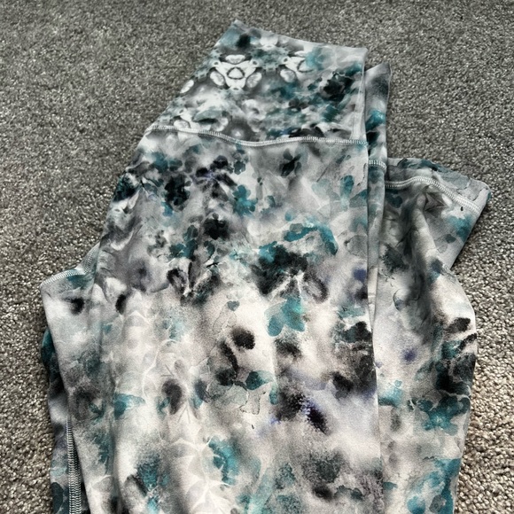 Align leggings, light and pretty for summer! - Picture 1 of 3